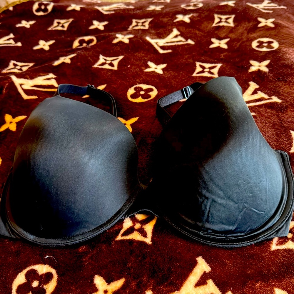 Black Victoria Secret bra